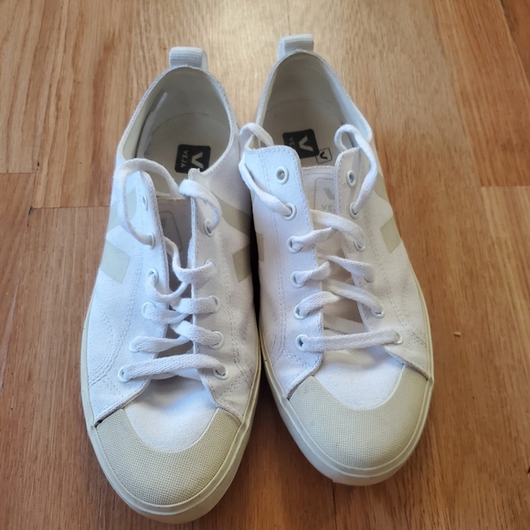 Veja White Low Top Womand Canvas Sneakers, Size 10 - Picture 6 of 11